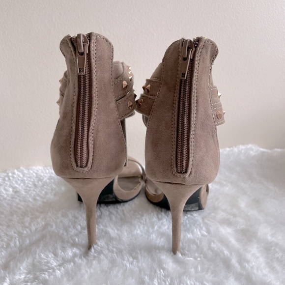 4“ HIGH HEELS - Picture 2 of 5